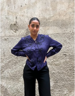 Vintage top with embroidered details M-L