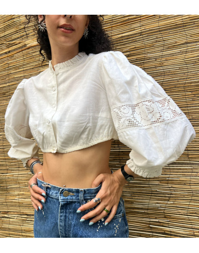 Vintage white top with embroidery M